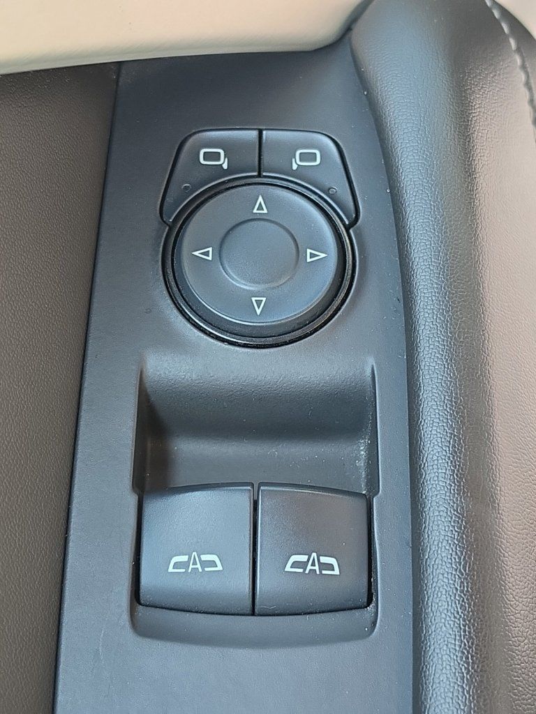 Used 2016 Chevrolet Camaro SS RWD image 12