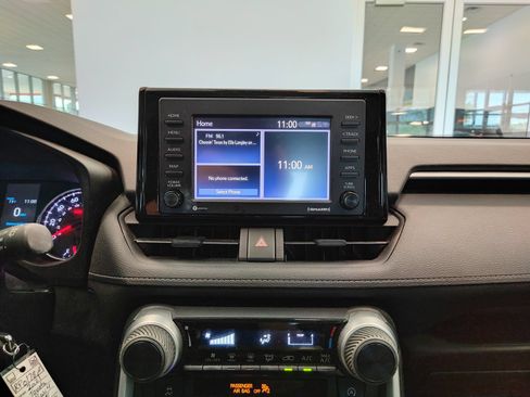 Used 2021 Toyota RAV4 LE AWD/4WD image 15