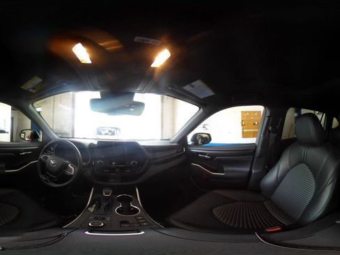 Used 2025 Toyota Highlander XSE image 43