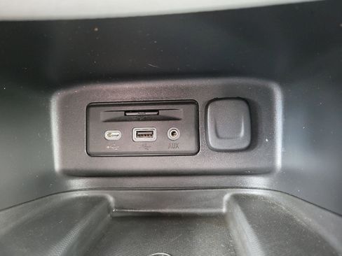 Used 2020 Chevrolet Equinox Premier FWD image 23