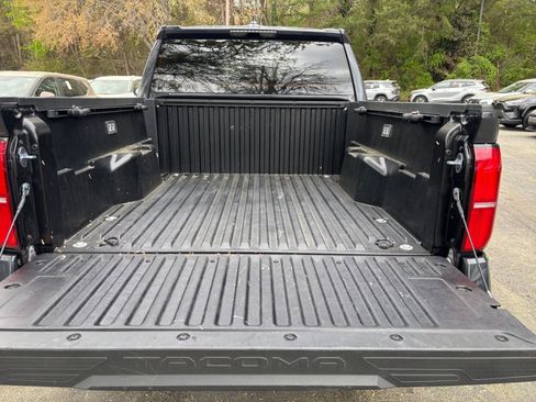 Used 2025 Toyota Tacoma TRD Off-Road AWD/4WD image 31