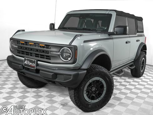Used 2023 Ford Bronco 4-Door image 1