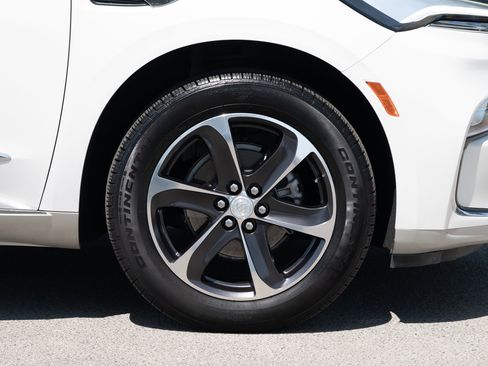 Used 2023 Buick Enclave Essence w/ LPO, Touring Package image 11