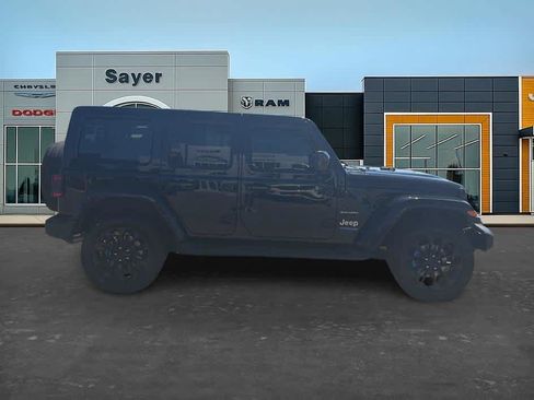 Used 2021 Jeep Wrangler Unlimited Sahara w/ Cold Weather Group AWD/4WD image 8