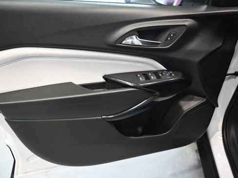 New 2026 Chevrolet Trax LT w/ Sunroof Package FWD image 25