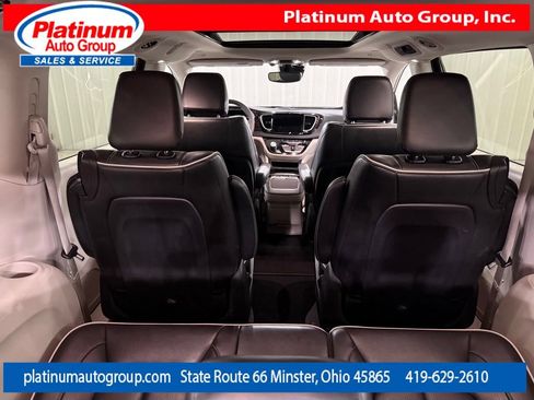 Used 2023 Chrysler Pacifica Limited FWD image 35