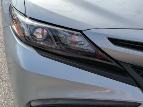 Used 2021 Toyota Camry SE image 10