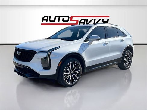 Used 2024 Cadillac XT4 Sport image 3