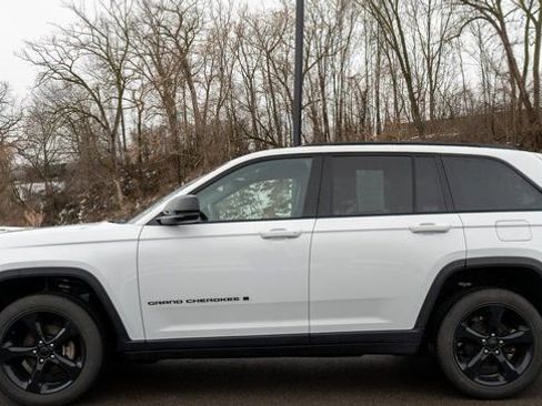 Used 2023 Jeep Grand Cherokee Altitude image 9