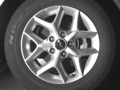 Used 2025 Kia Soul LX w/ LX Technology Package FWD image 13