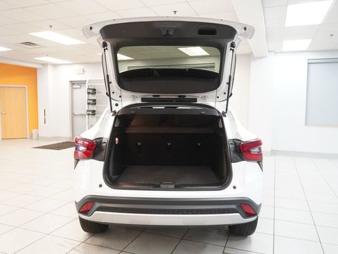 Used 2024 Chevrolet Trax LT w/ Driver Confidence Package FWD image 9