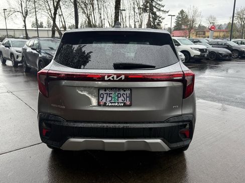 Used 2024 Kia Seltos LX image 3