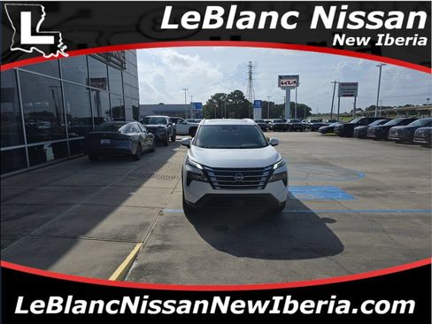 Used 2024 Nissan Rogue SV w/ SV Premium Package FWD image 1