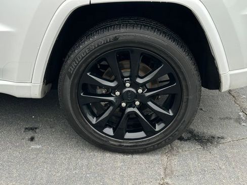 Used 2019 Jeep Grand Cherokee Altitude image 11