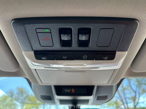 Used 2025 Nissan Rogue Platinum w/ Platinum Premium Package AWD/4WD image 29