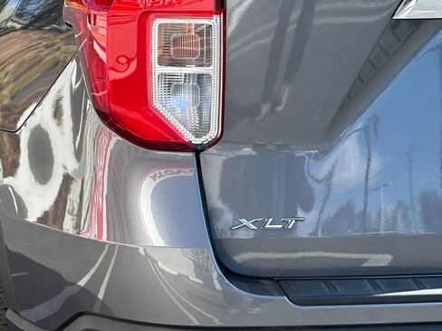 Used 2022 Ford Explorer XLT w/ Equipment Group 202A RWD image 26