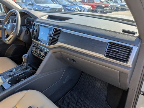 Used 2022 Volkswagen Atlas Cross Sport SE image 40