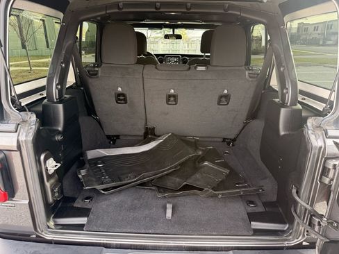 Used 2021 Jeep Wrangler Unlimited Sport image 12