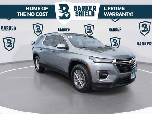 Used 2023 Chevrolet Traverse LT FWD image 2