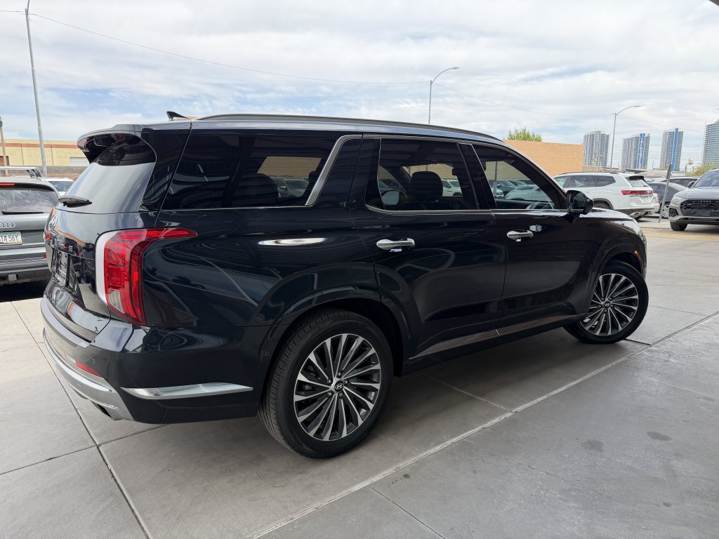 Used 2023 Hyundai Palisade Calligraphy w/ Cargo Package FWD image 4