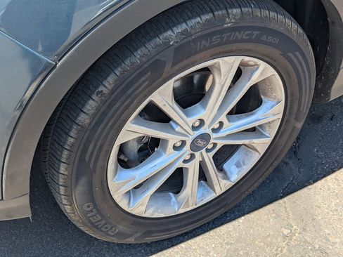 Used 2019 Ford Escape SEL FWD image 6