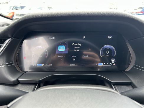 Used 2023 Jeep Grand Cherokee L Laredo image 11