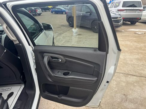 Used 2010 Chevrolet Traverse LT w/ Personal Connectivity Package image 17