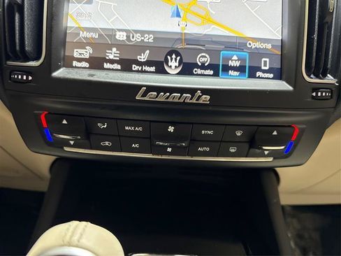 Used 2018 Maserati Levante AWD/4WD image 29