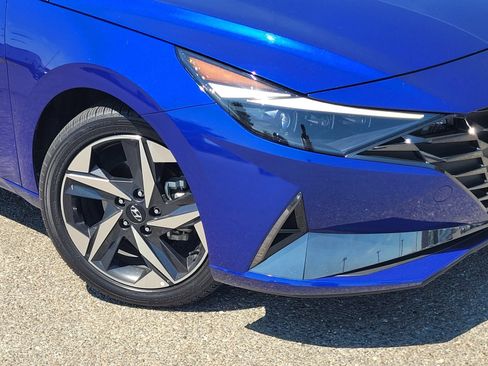 Certified 2023 Hyundai Elantra Limited FWD image 9
