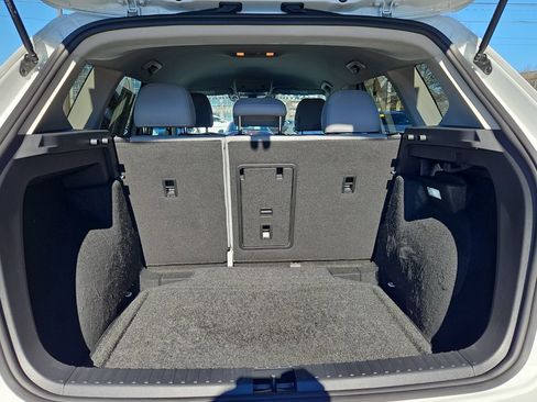 Used 2024 Volkswagen Taos SE image 17