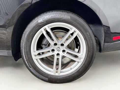 Used 2024 Porsche Macan image 31