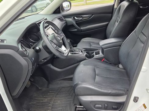 Used 2020 Nissan Rogue SL w/ Premium Package FWD image 3