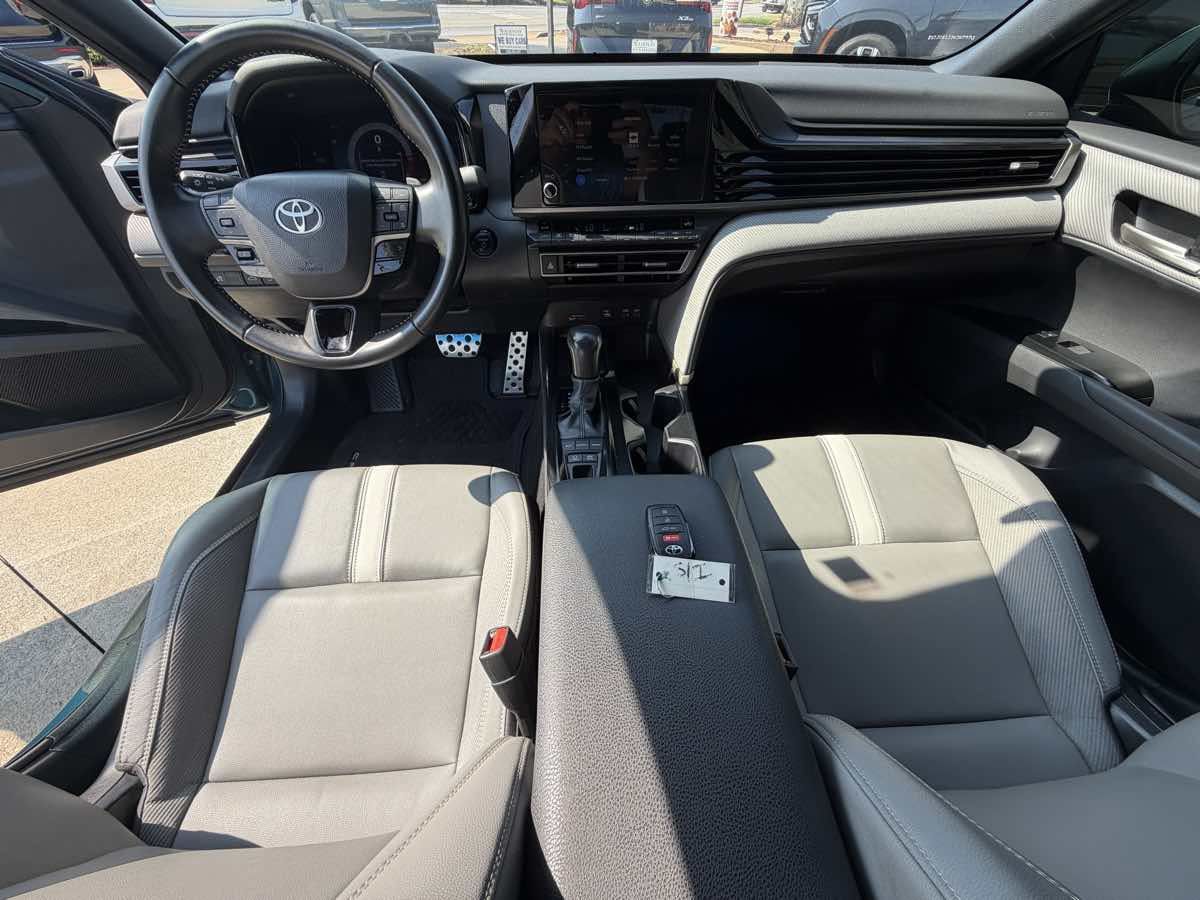 Used 2025 Toyota Camry SE FWD image 12