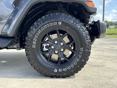 New 2025 Jeep Gladiator Sport image 16