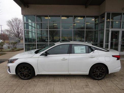 Used 2025 Nissan Altima 2.5 SR w/ SR Premium Package image 4