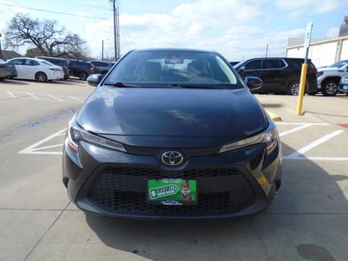 Used 2020 Toyota Corolla LE image 2