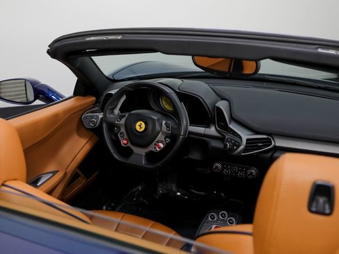 Used 2015 Ferrari 458 Spider RWD image 11