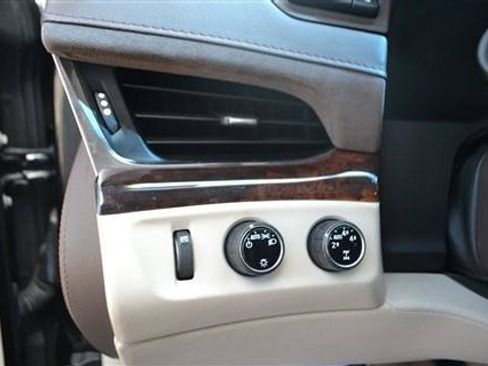 Used 2015 Cadillac Escalade ESV Luxury AWD/4WD image 13