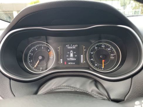 Used 2019 Jeep Cherokee Latitude Plus w/ Comfort/Convenience Group image 25