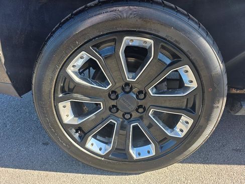 Used 2018 GMC Yukon Denali w/ Denali Ultimate Package image 25