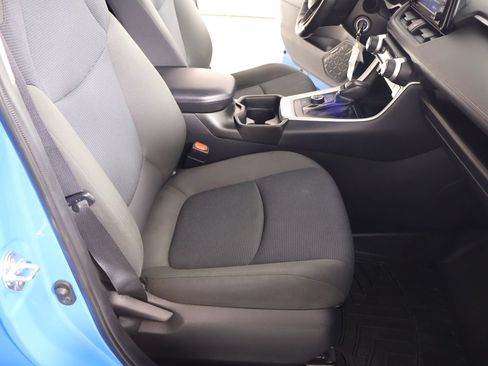 Used 2021 Toyota RAV4 LE AWD/4WD image 12