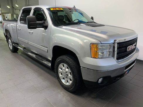 Used 2011 GMC Sierra 3500 SLT w/ SLT Convenience Package image 2