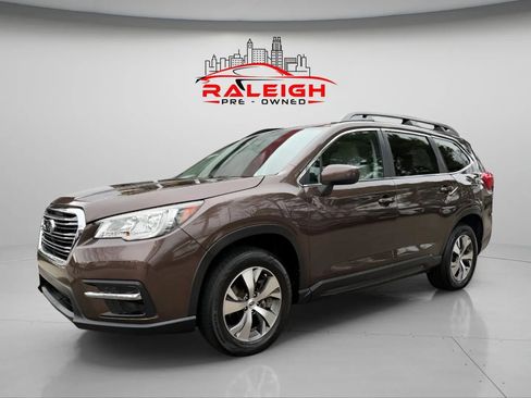 Used 2019 Subaru Ascent Premium image 2