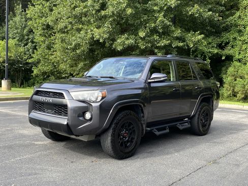 Used 2020 Toyota 4Runner TRD Off-Road Premium w/ Moonroof Package AWD/4WD image 5