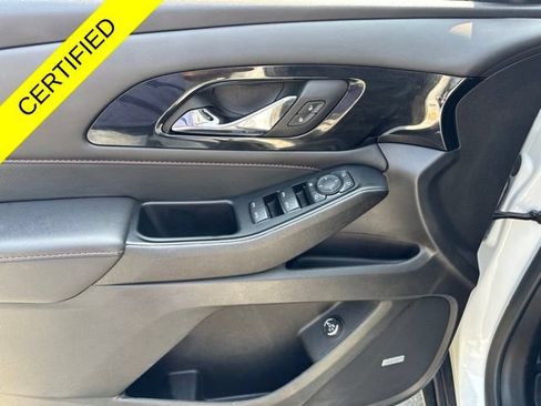 Used 2023 Chevrolet Traverse RS AWD/4WD image 9
