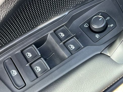 New 2026 Volkswagen Tiguan SEL R-Line AWD/4WD image 18