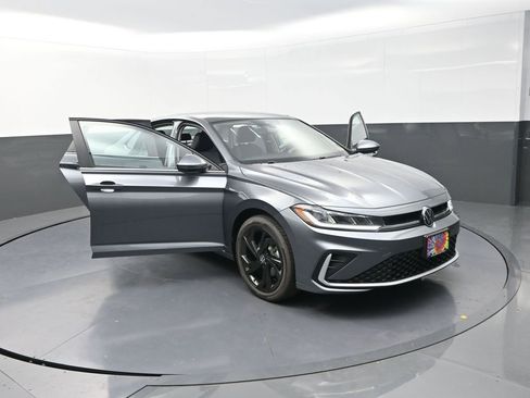 New 2026 Volkswagen Jetta SE image 27