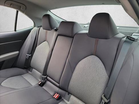 Used 2018 Toyota Camry LE image 14