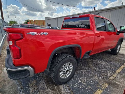 Used 2023 Chevrolet Silverado 2500 LT image 2