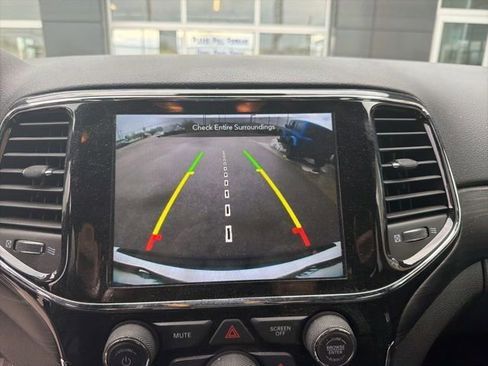 Used 2021 Jeep Grand Cherokee Laredo X image 12